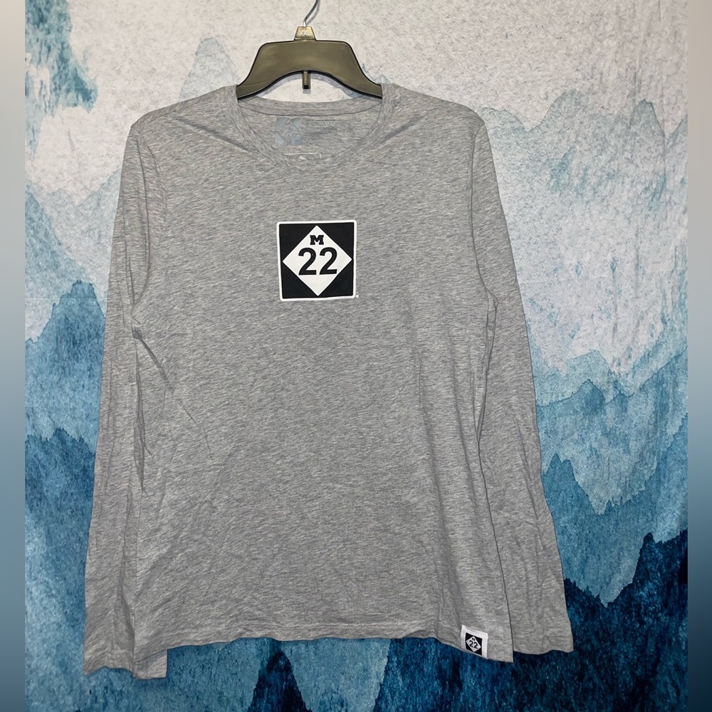 Women’s 2xl long sleeve shirt.